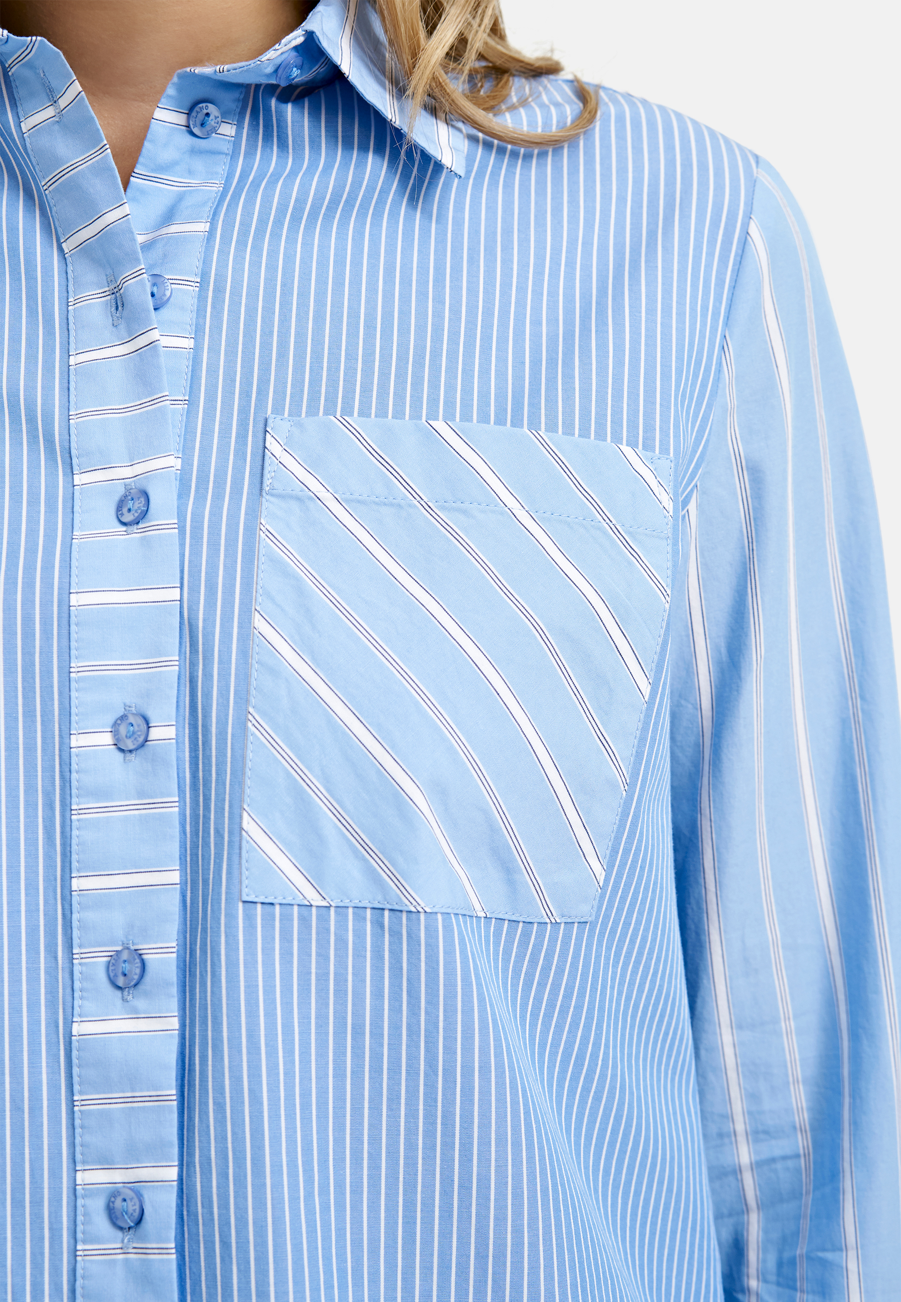 Blouse w collar + placket, chest pocket + 1/1 sleeves