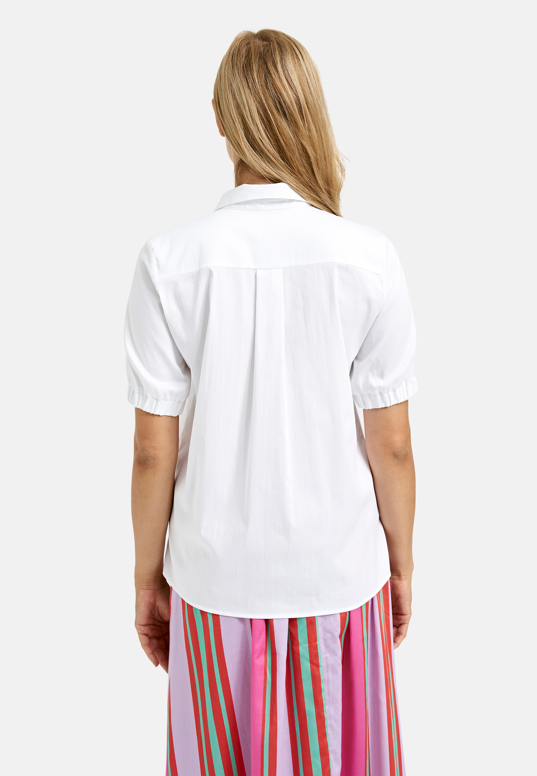 Blouse w collar and placket and 1/2 sleeves