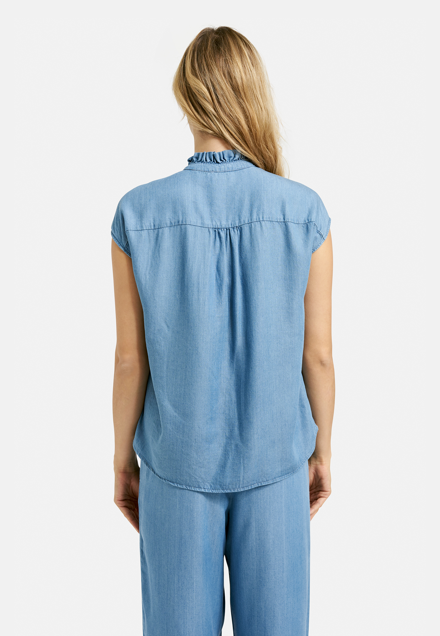 sleeveless blouse with ruffles