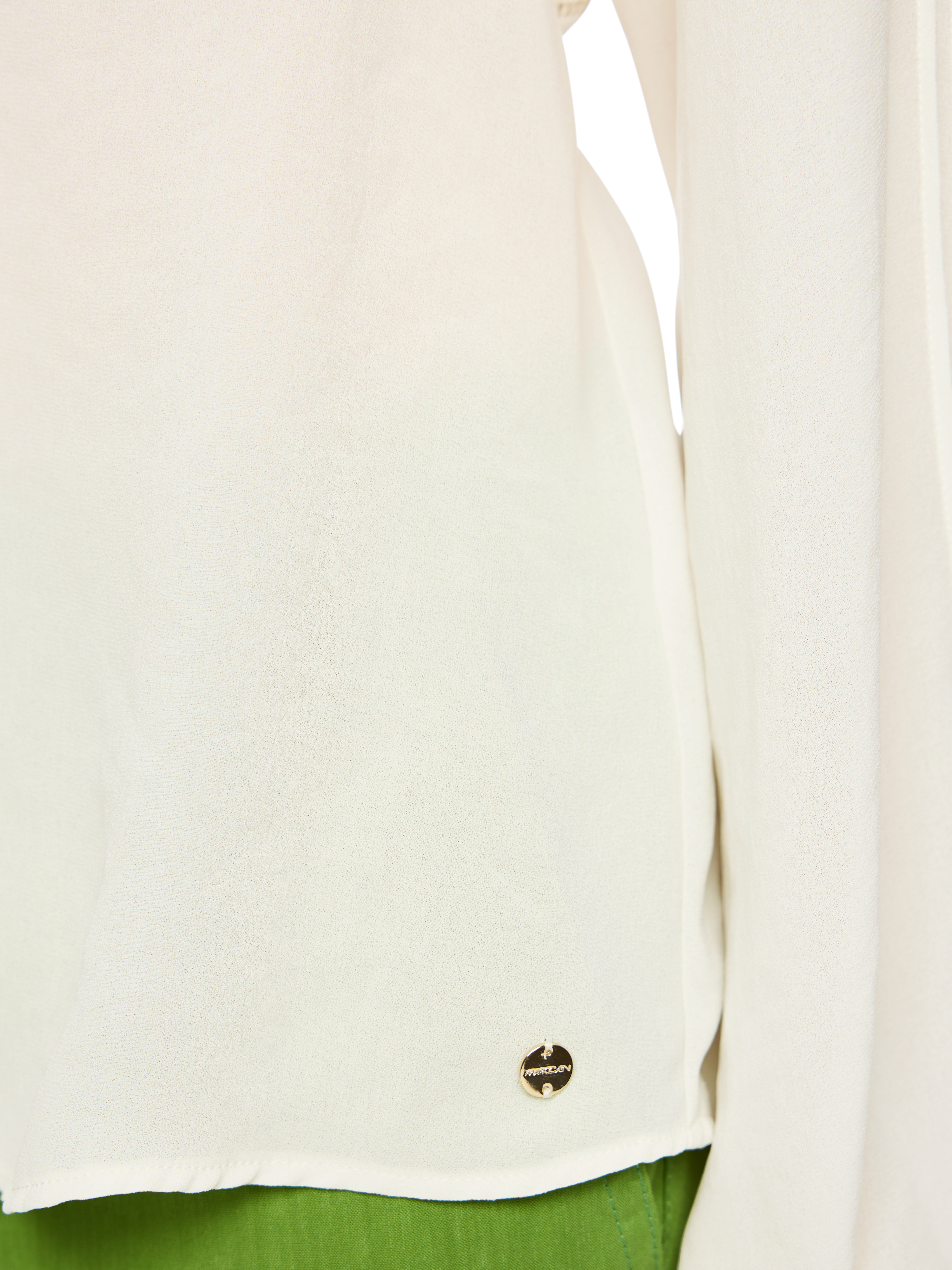 Bluse mit Spitze und Biesen