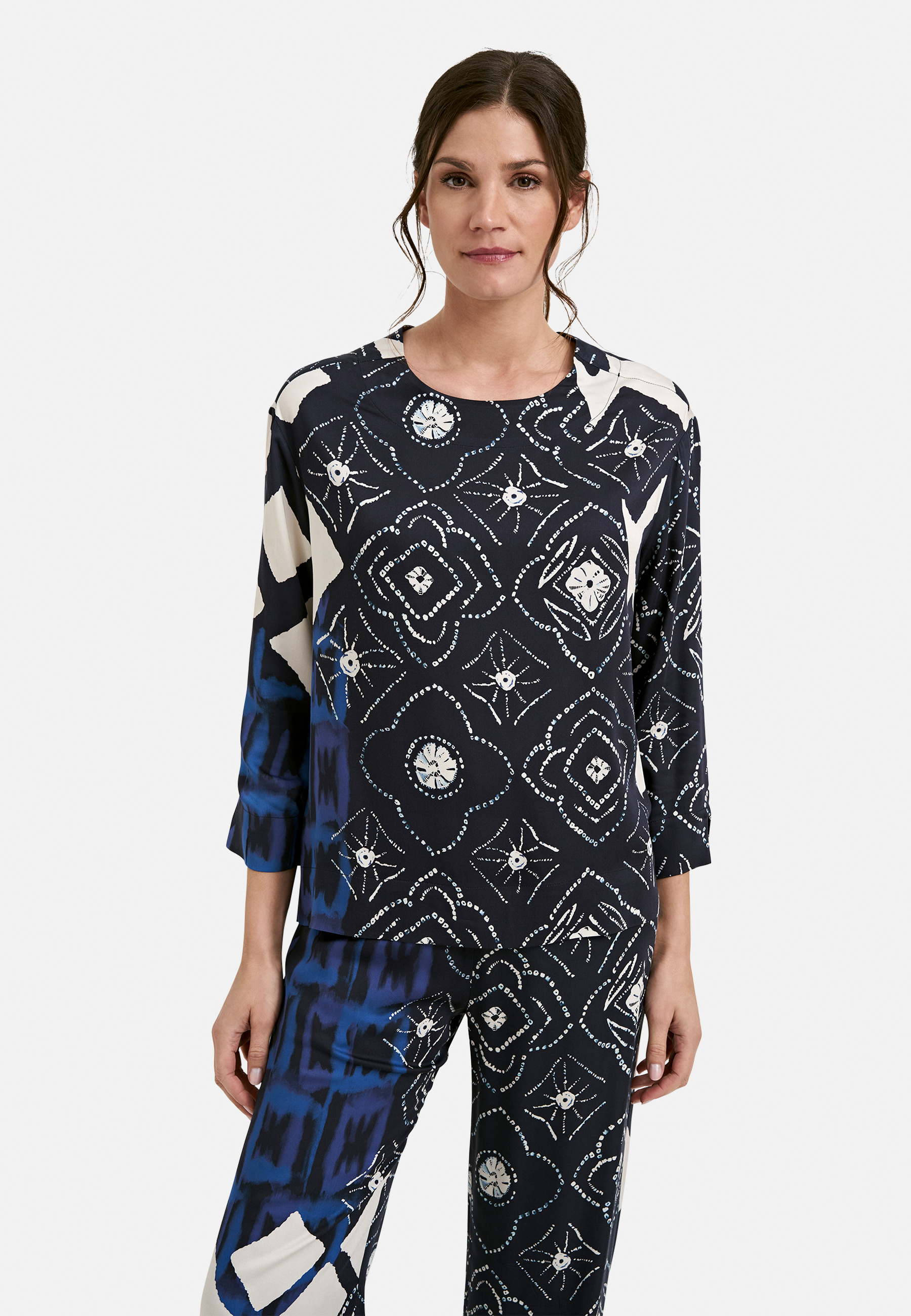 Blouse w roundneck and 1/1 sleeves