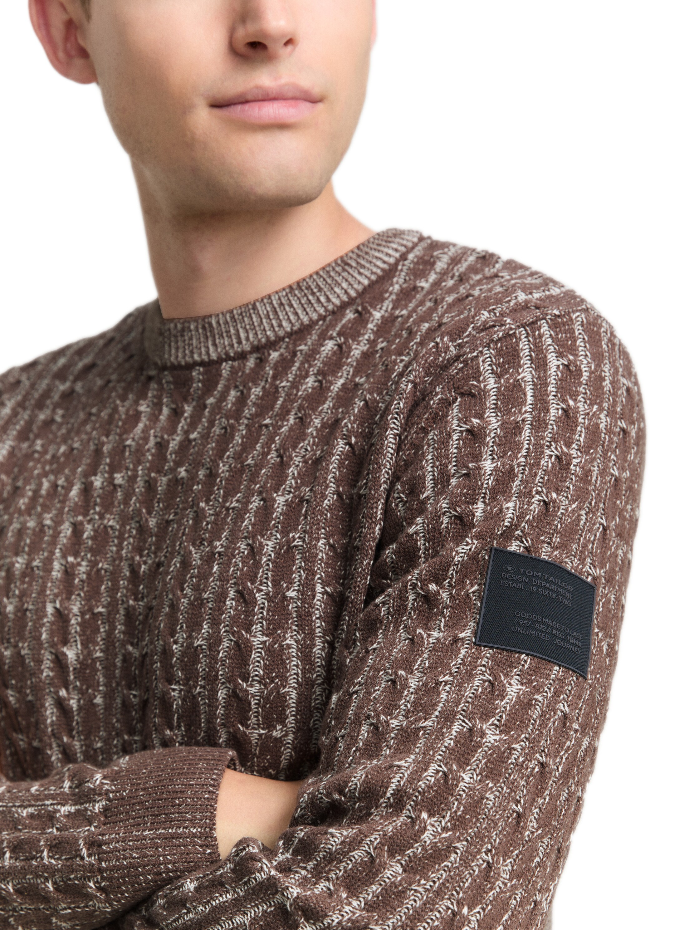 Strickpullover mit Zopfmuster