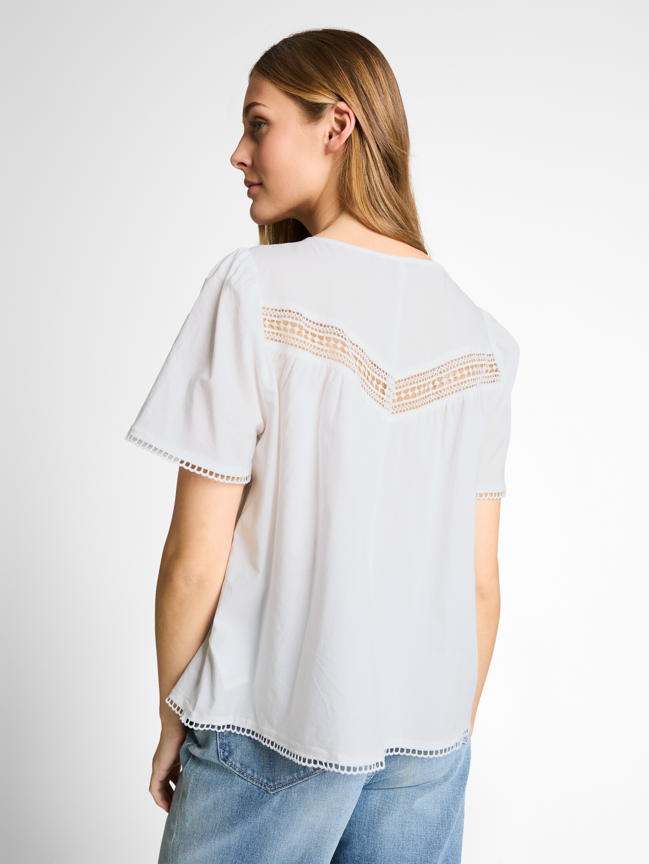 Bluse mit Häkel-Details