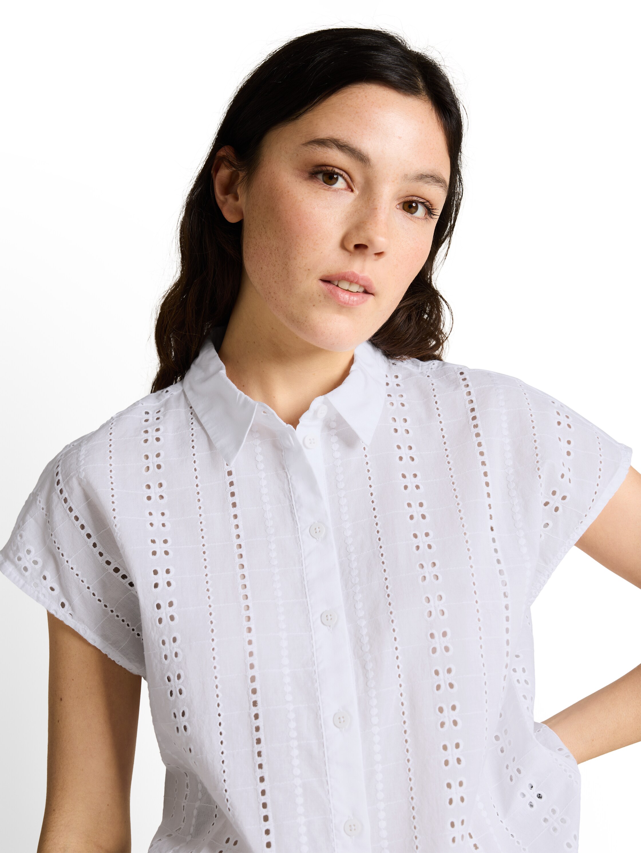 Bluse mit Lochstickerei