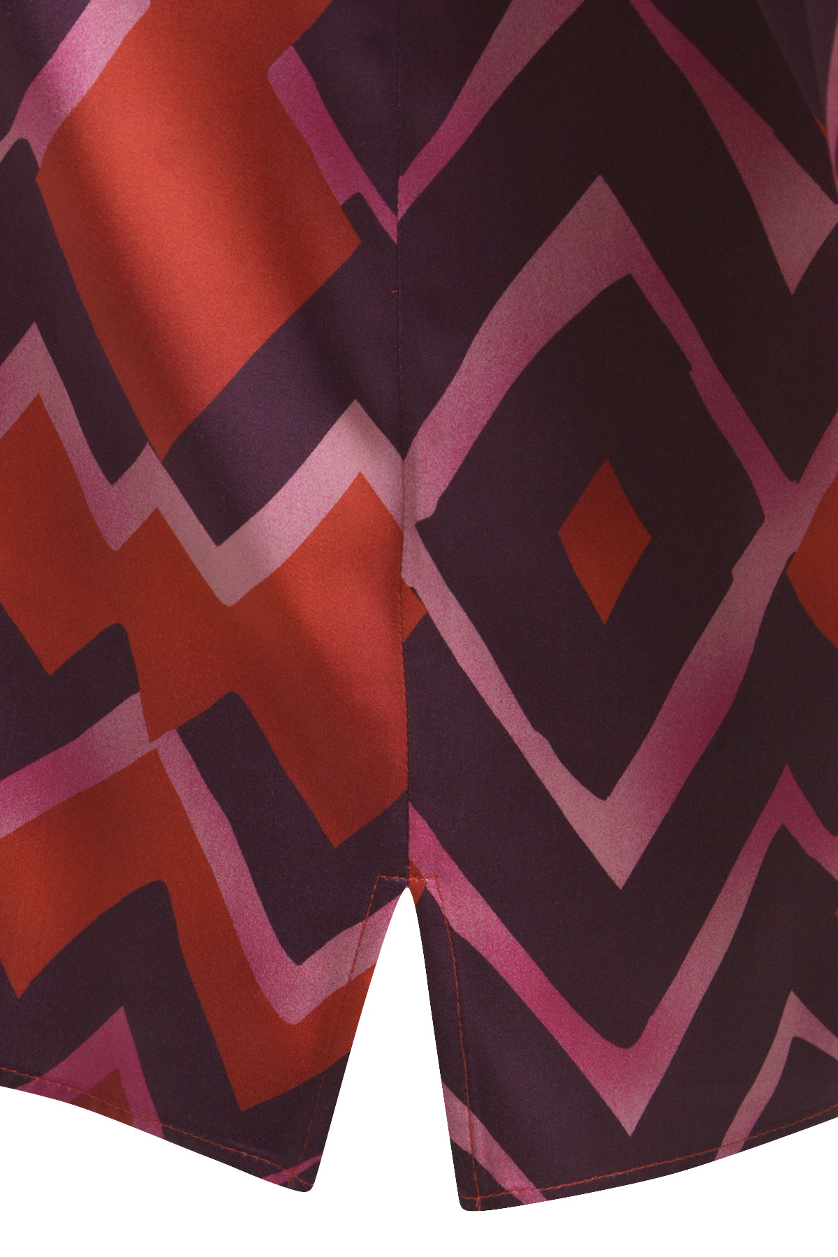 V-Neck Blouse, pleat at cf and 1/1 sleeves