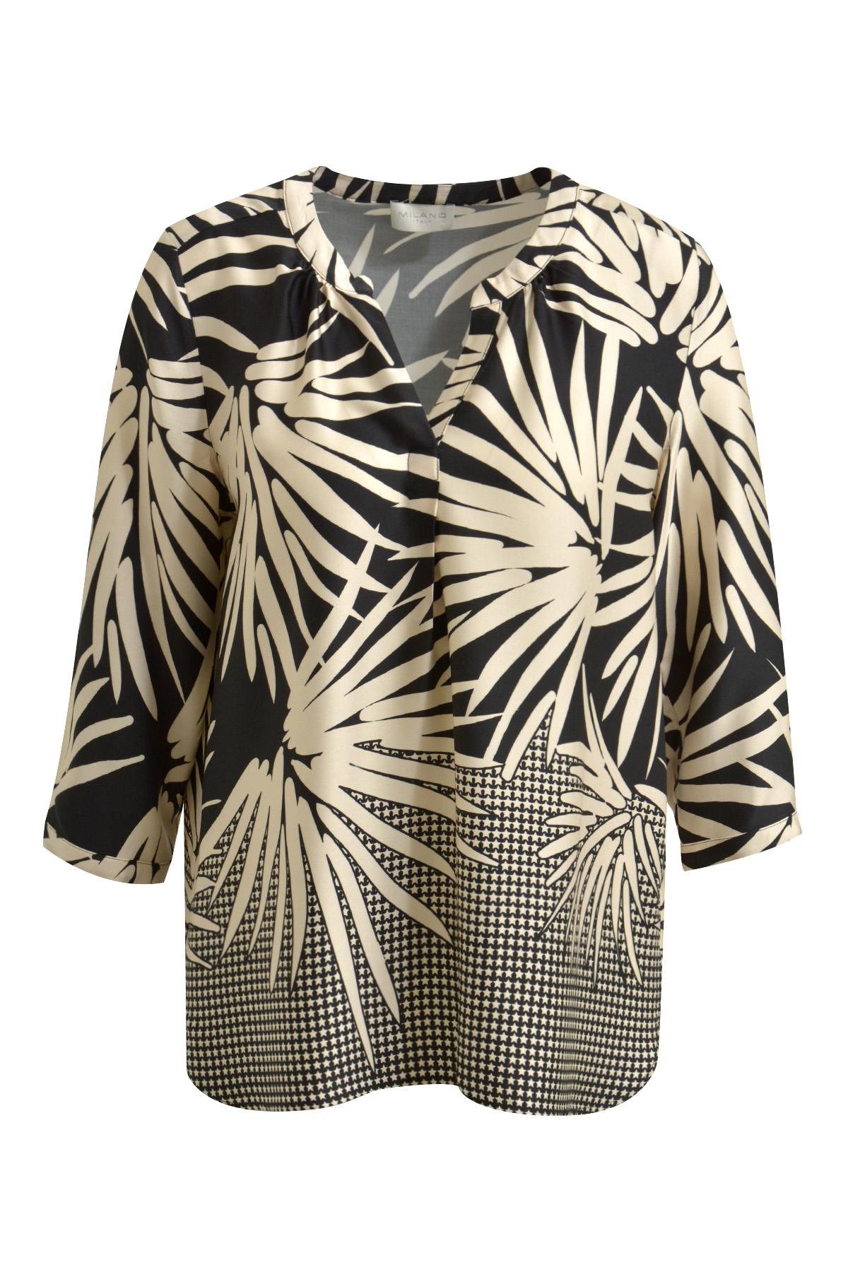 Blouse w neckpanel, v-neck, gathering at neckopening, 3/4 sleeves