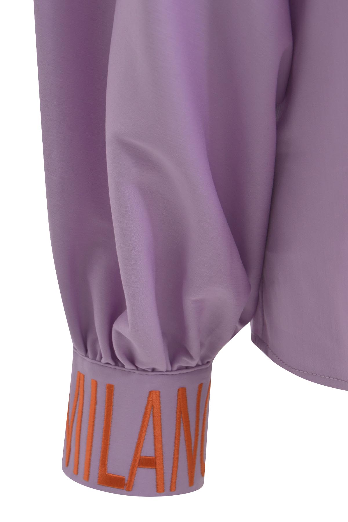 Blouse with collar + placket, voluminous batwingsleeves w cuffs