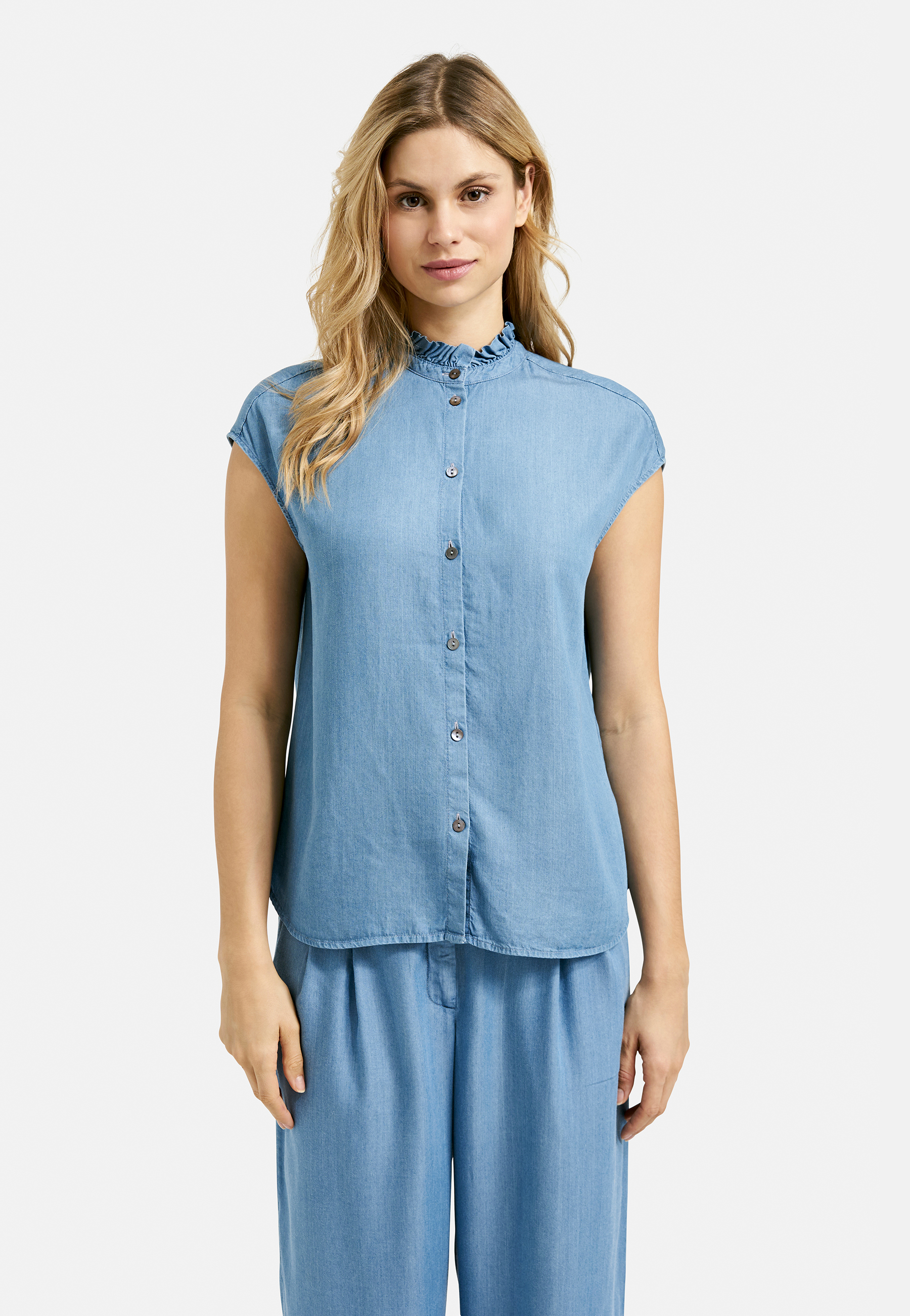 sleeveless blouse with ruffles